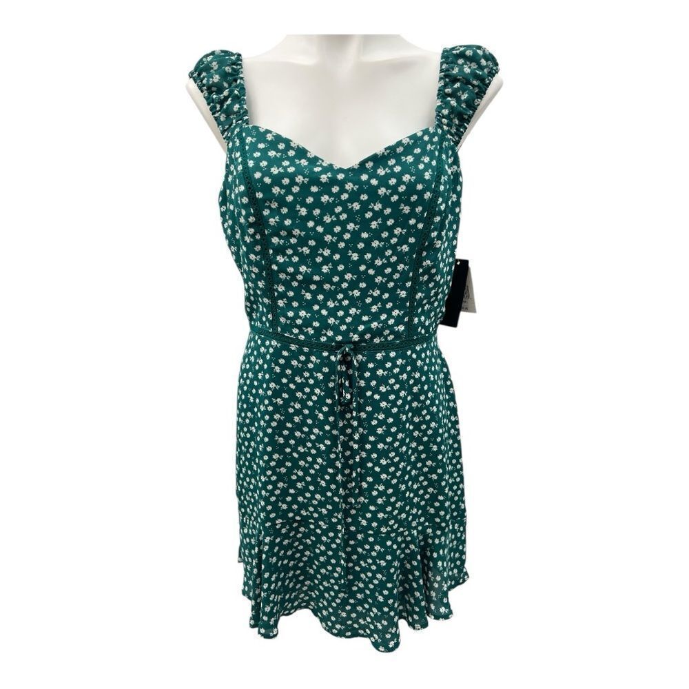 City Triangles Green and White Sundress Sleeveless Sweetheart Midi